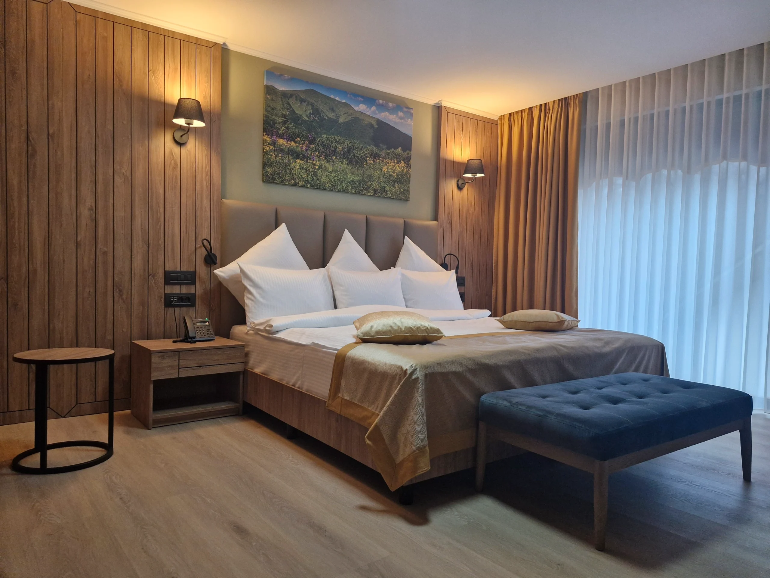 Deluxe One Bedroom Apartment — LIVADIE Resort Hotel, cel mai spațios apartament cu terasă privată