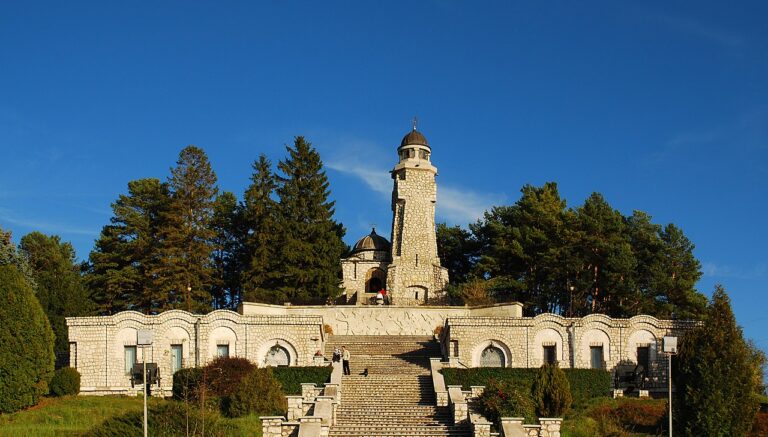 Mausoleul Mateiaș: Ghid Complet de Vizitare (Program, Prețuri, Ce să Vezi)
