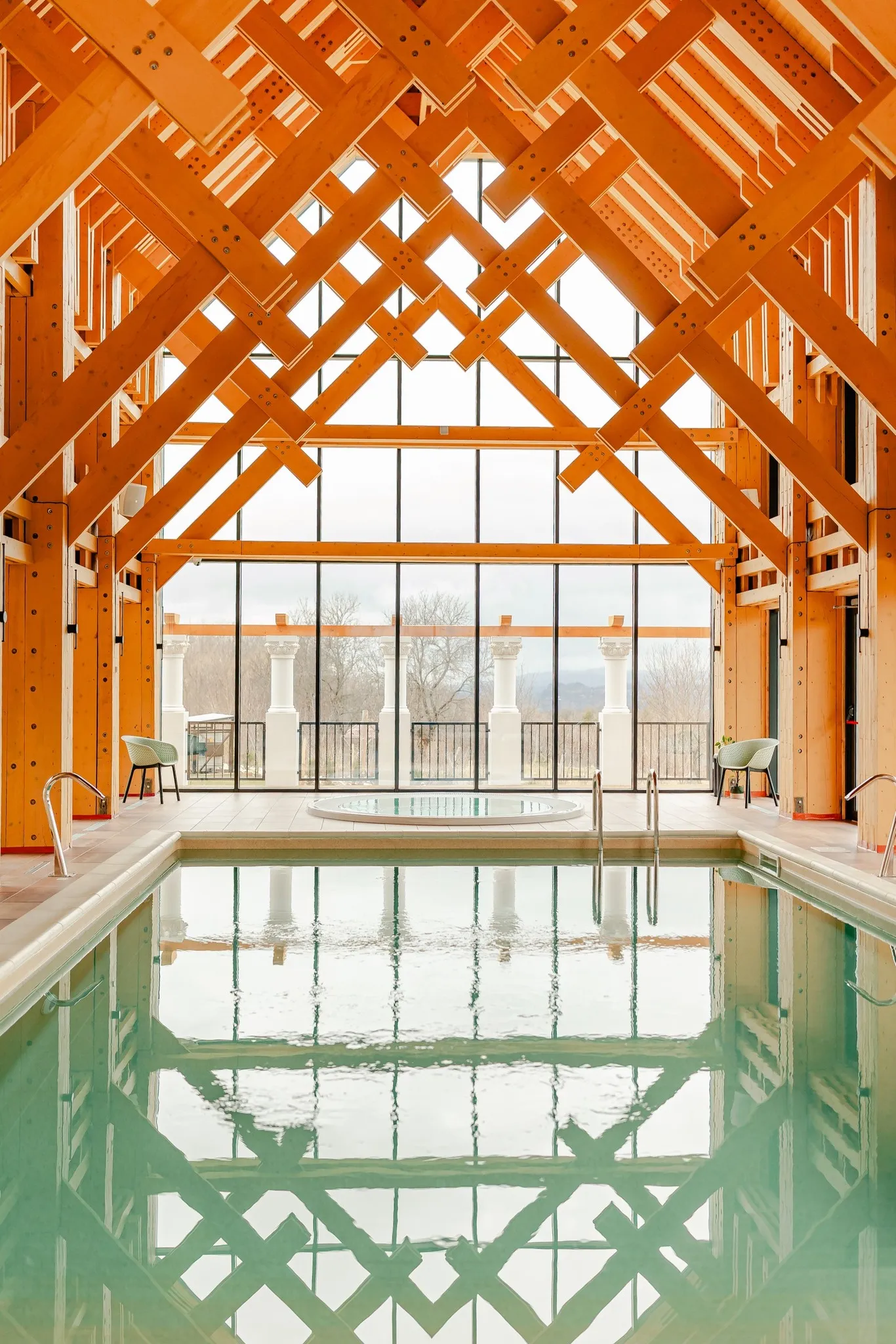 Piscina wide-angle, lumina de zi, jacuzzi
